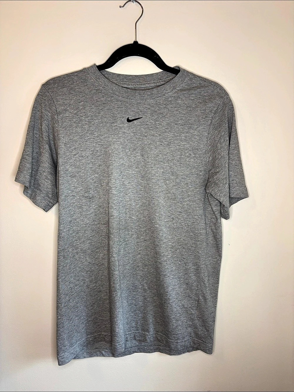 Nike The Nike Tee Loose Fit Center Swoosh T-Shirt Loose Fit Center Swoosh Gray